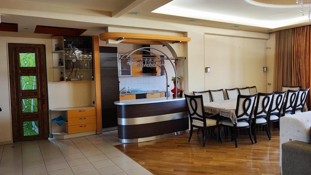 Apartment Luxury In The Heart Yerevan
