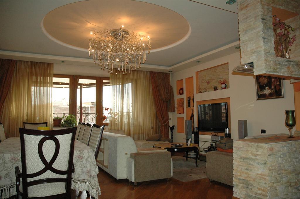 Luxury In The Heart Apartment